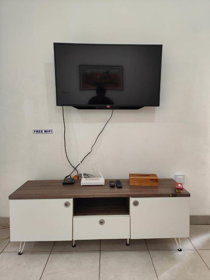 Adiputra Guesthouse 2 By Homiq Ngabean Bagian luar foto