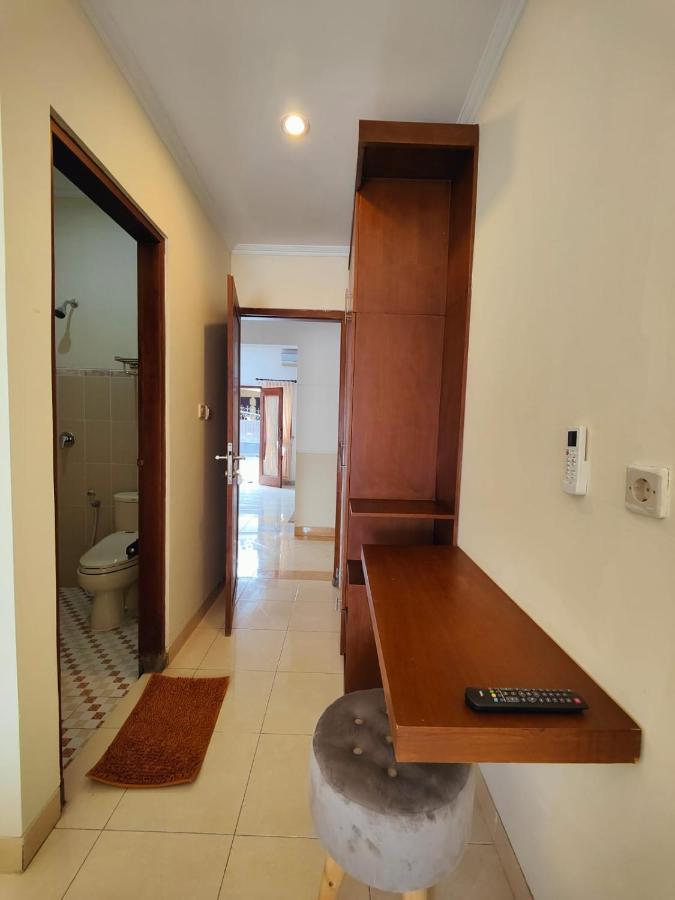 Adiputra Guesthouse 2 By Homiq Ngabean Bagian luar foto