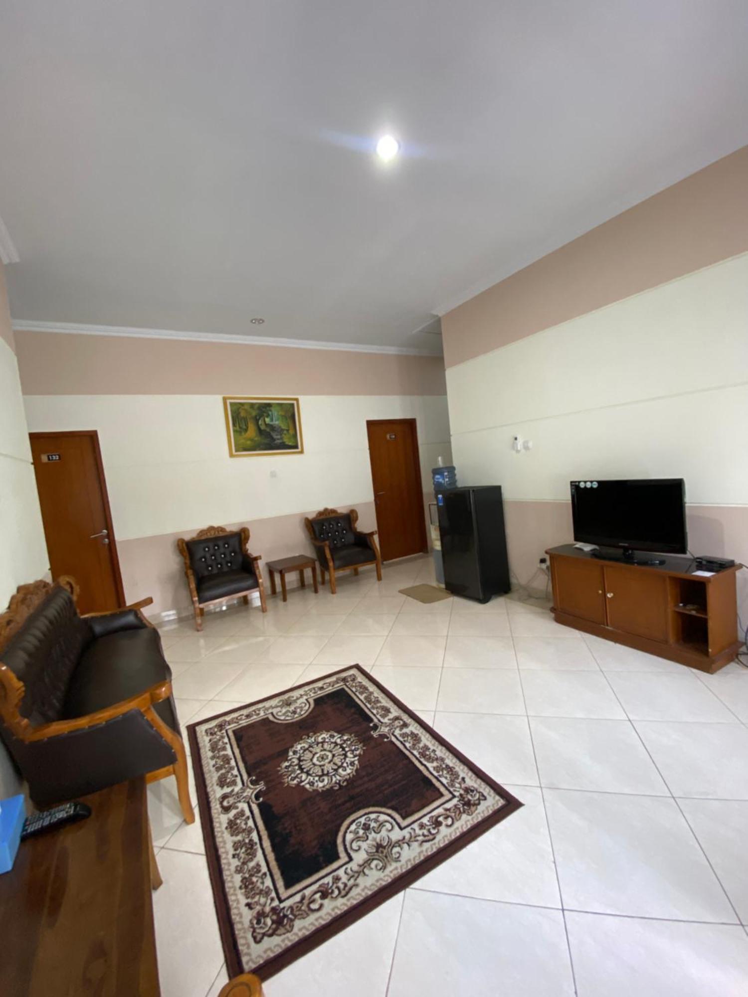 Adiputra Guesthouse 2 Ngabean Bagian luar foto