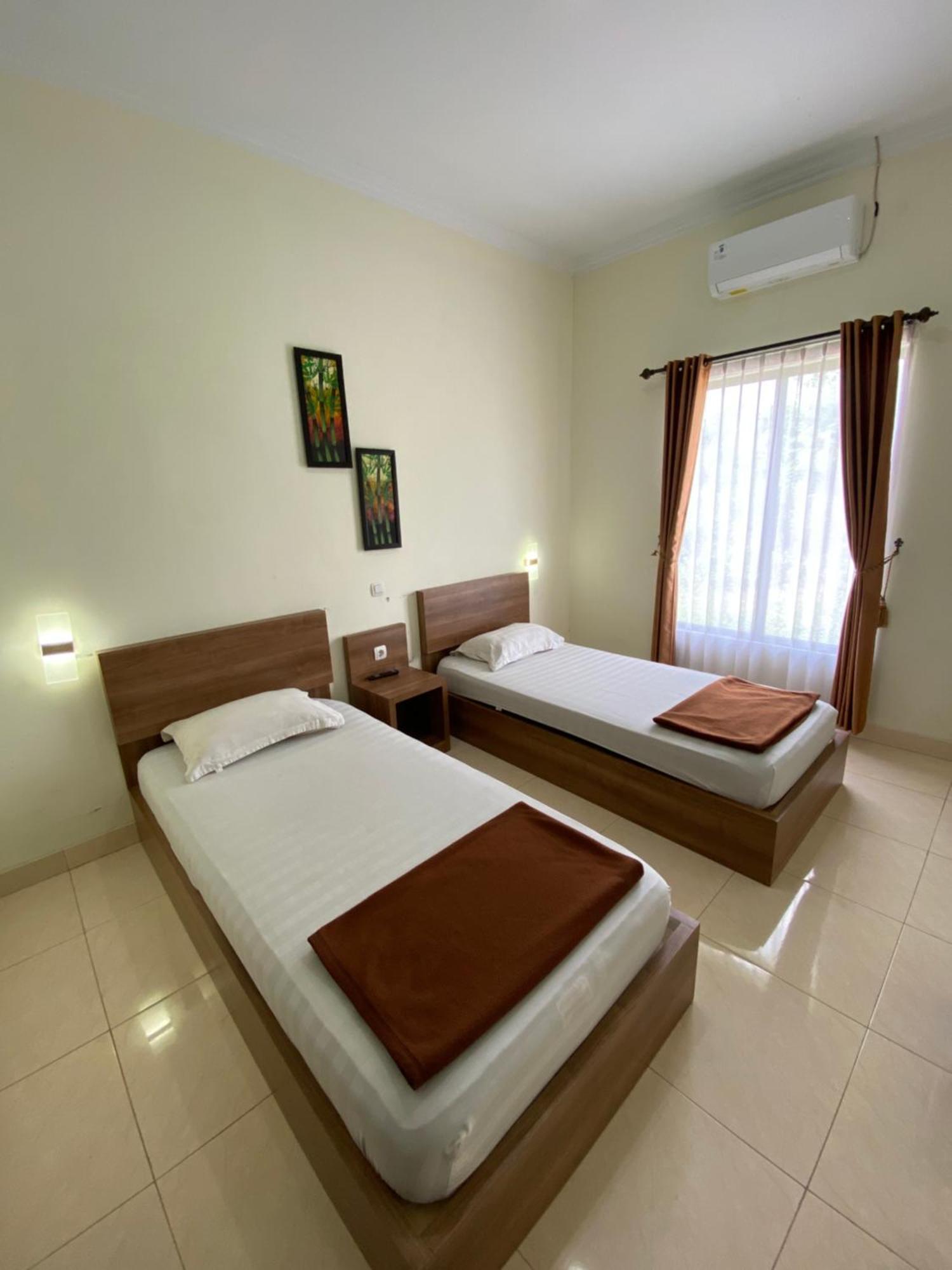 Adiputra Guesthouse 2 Ngabean Bagian luar foto